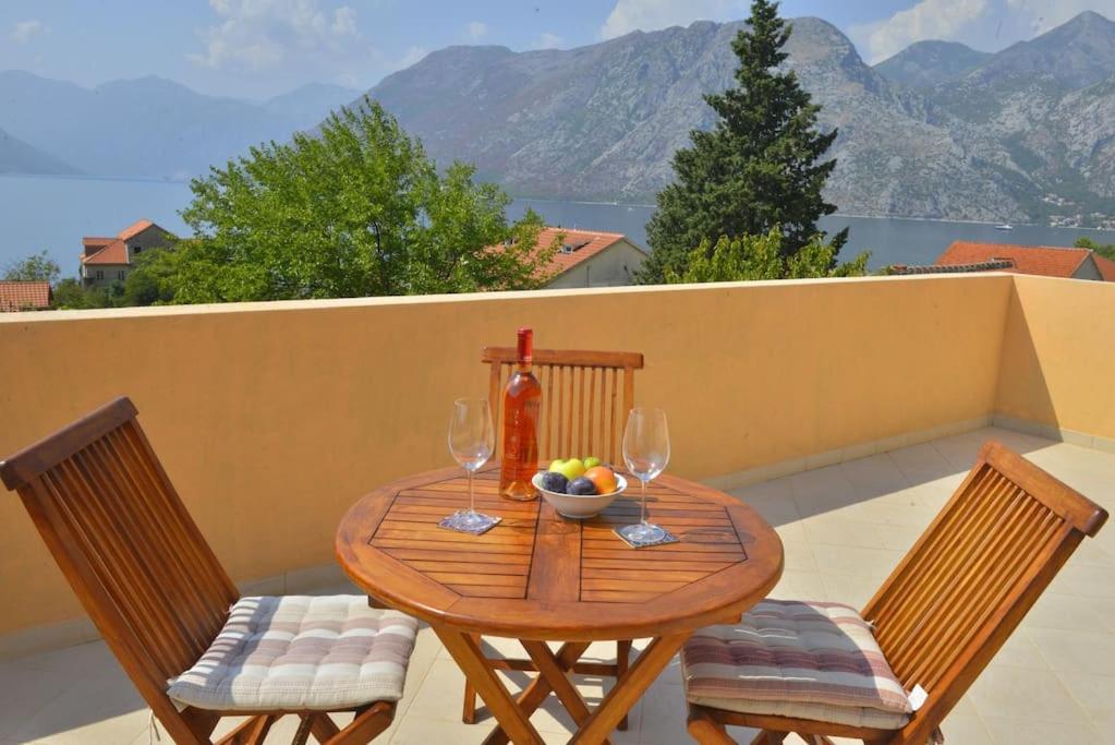 D Apartment Kotor Exterior foto